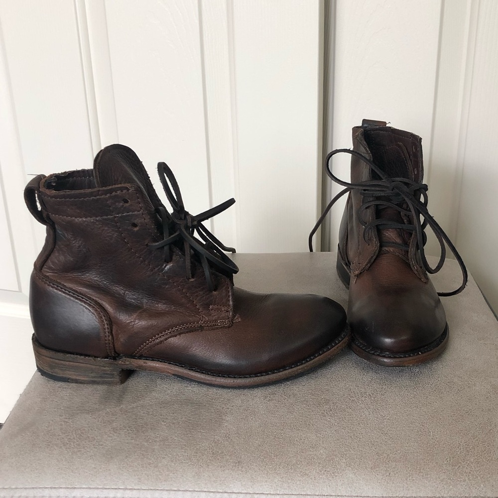VINTAGE SHOE COMPANY Lilly Leather Boot size 6